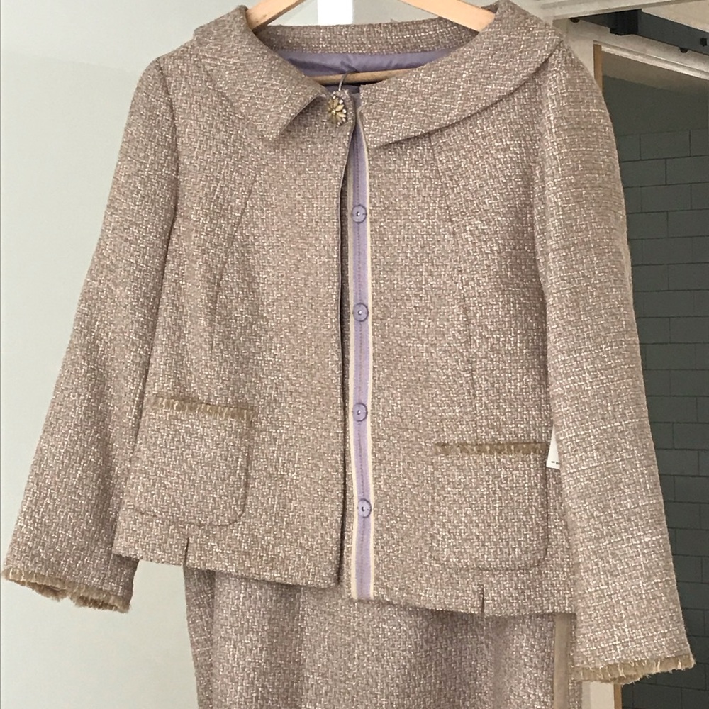 Mint condition Elie Tahari suit, size 14/L.